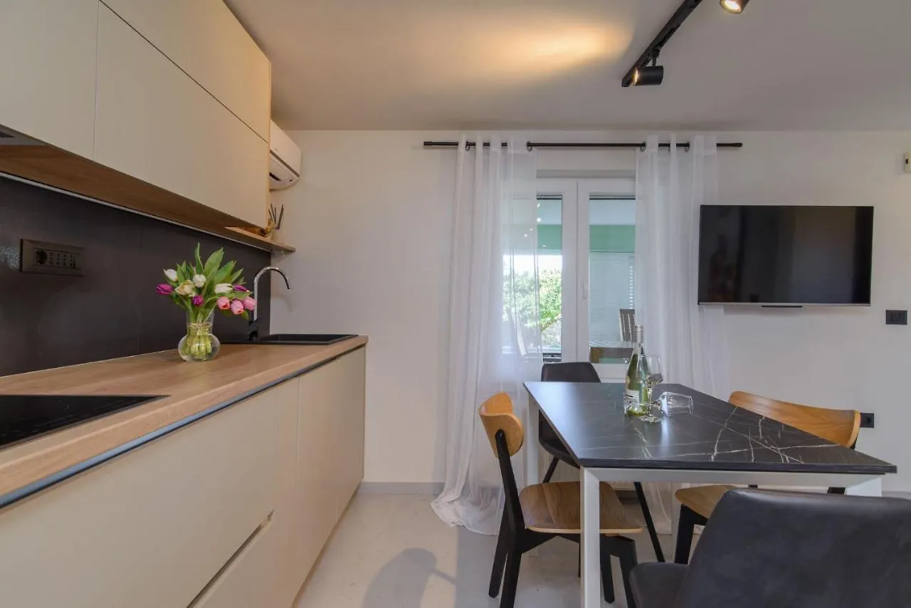 Apartments Dubravka 0*, Trogir Croatia